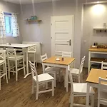 Auberge de jeunesse Route 7 *