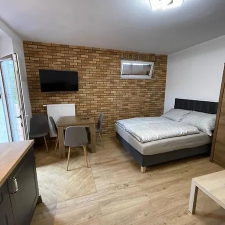 Route 7 Hostel *