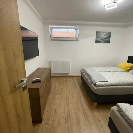 Route 7 Hostel *