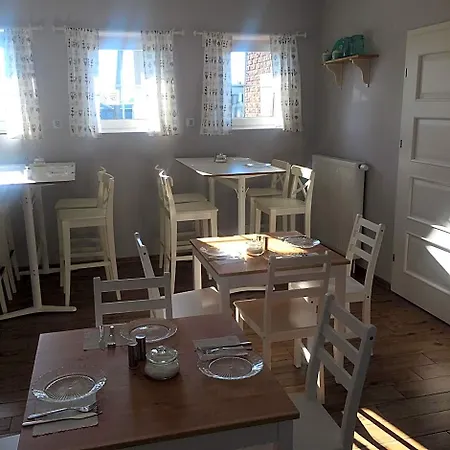 Route 7 Hostel *