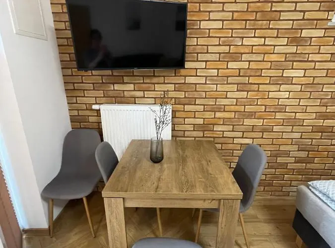 Route 7 אכסניה *