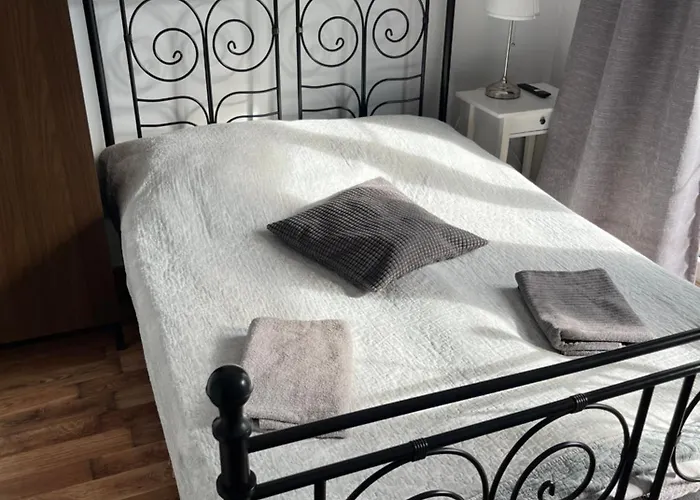 אכסניה Route 7 *